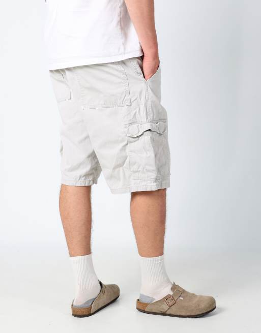 Vintage Wrangler 38x29 canvas cargo shorts in white, 2 of 4