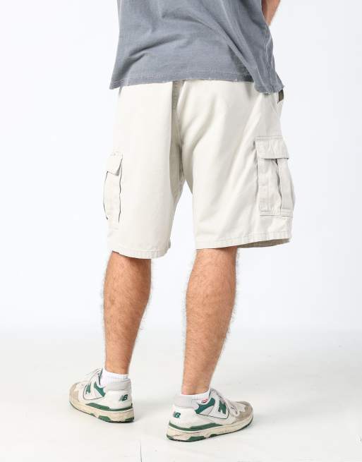 Vintage Wrangler 38x31 canvas cargo shorts in cream