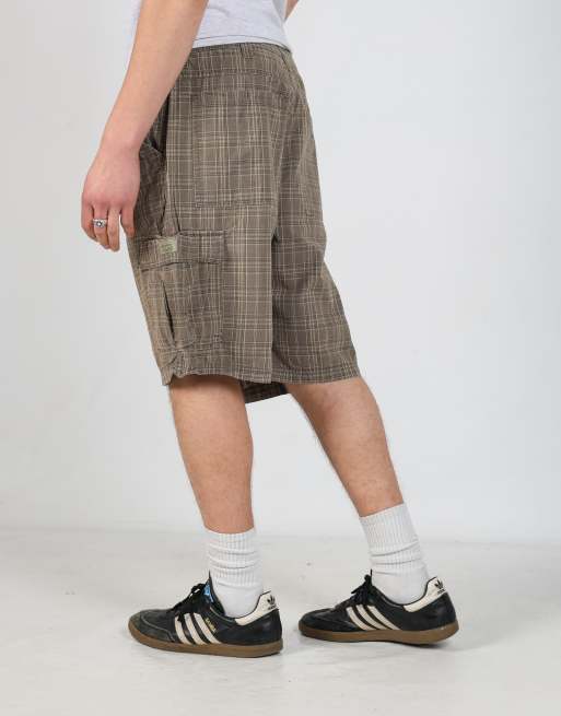 Vintage Wrangler checkered 36x23 canvas cargo shorts in dark green, 4 of 6