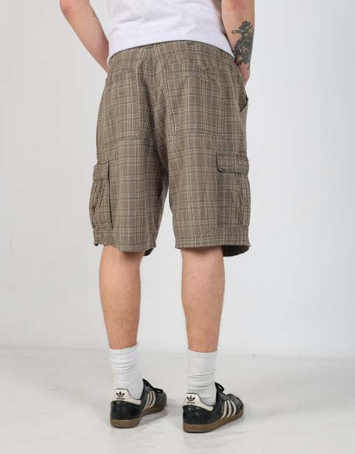 Vintage Wrangler checkered 36x23 canvas cargo shorts in dark green, 5 of 6