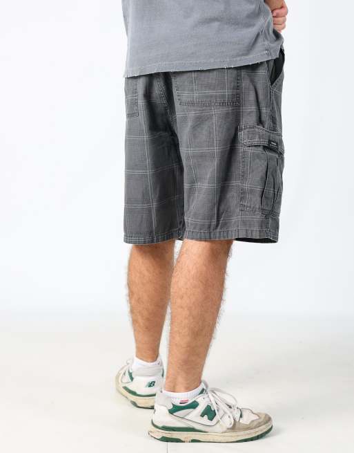 Vintage Wrangler plaid 38x21 canvas cargo shorts in charcoal grey