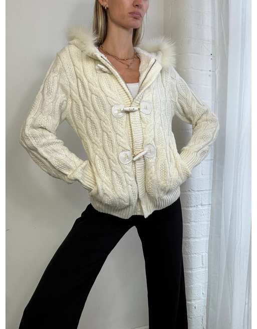 Vintage Y2K cable knit hooded jumper with faux fur trim size m in white