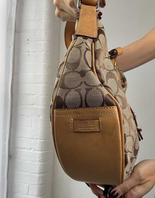 バッグ Coach soho oneshoulder brown Y2K archive Vintage y2k Coach monogram Soho shoulder bag in brown | ASOS
