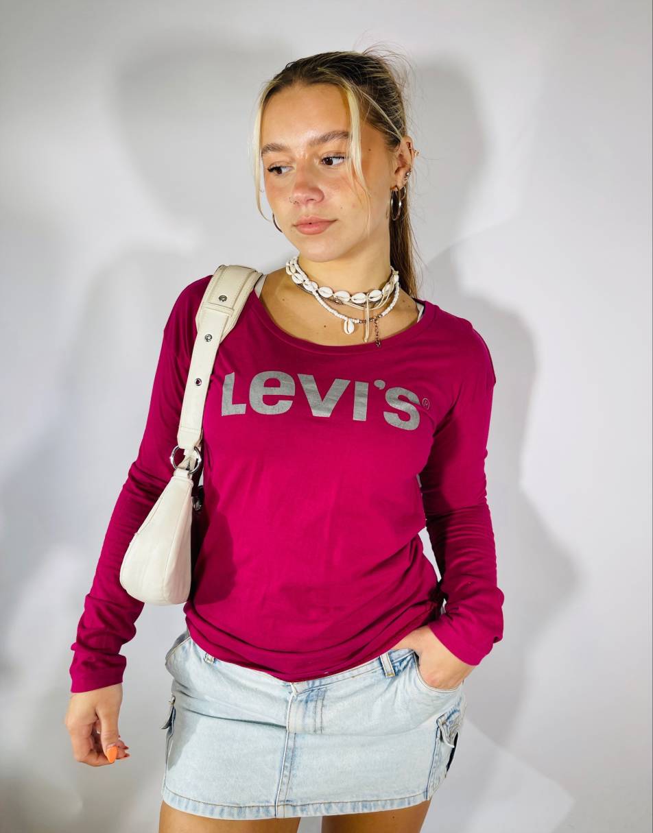 Vintage Y2K Levi's Size S Long Sleeve T-Shirt in Pink