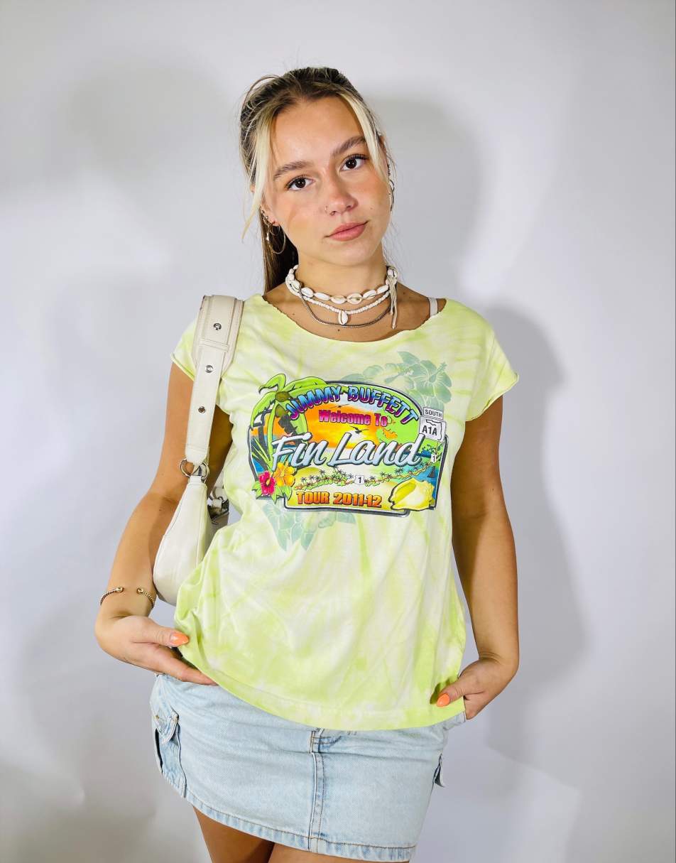 Vintage Y2K Tie Dye Size M Graphic T-Shirt in Green