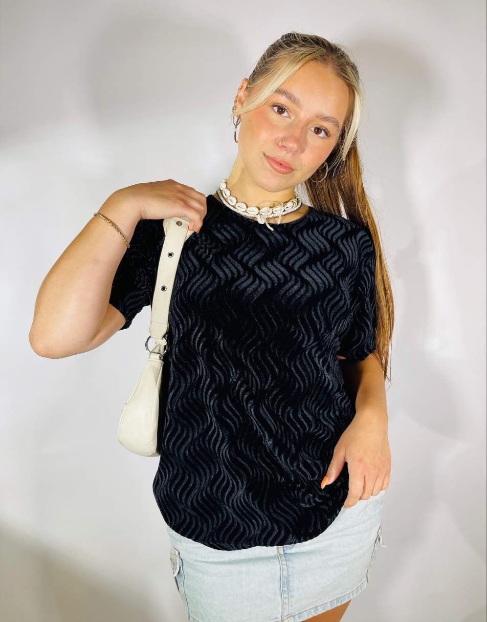 Vintage Y2K Velvet Size L Patterned T-Shirt in Black