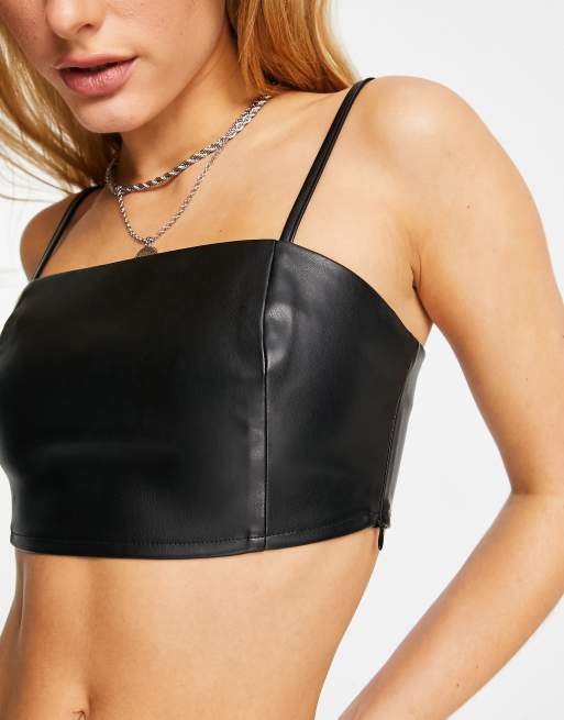 Violet Romance - Croptop med cami-stropper i sort imiteret læder, 3 af 4