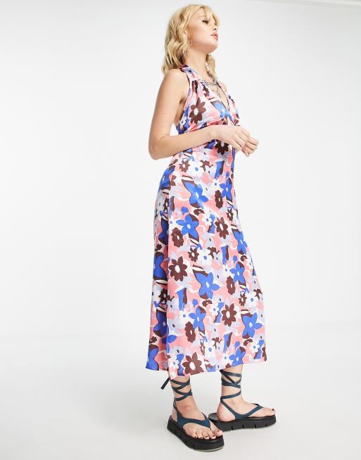 Violet Romance – Färgglad blommig midiklänning i satin med halterneck, 2 av 4