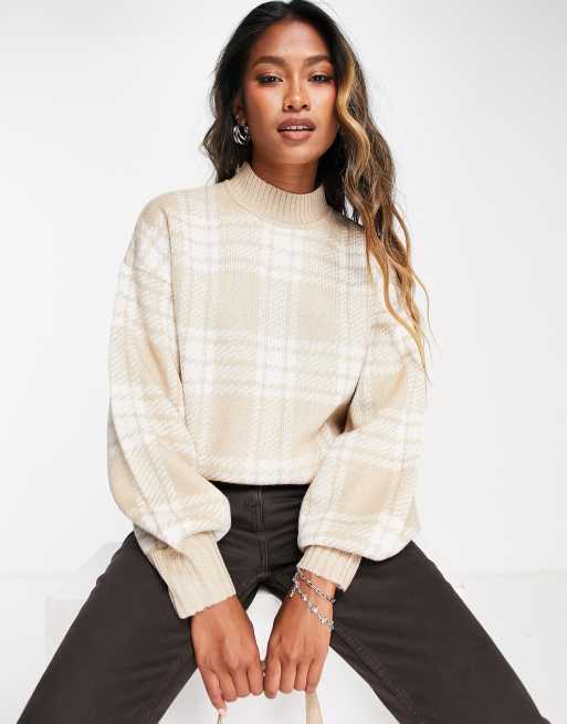 Violet Romance – Flauschiger Oversize-Strickpullover mit Karomuster in neutralem Farbton