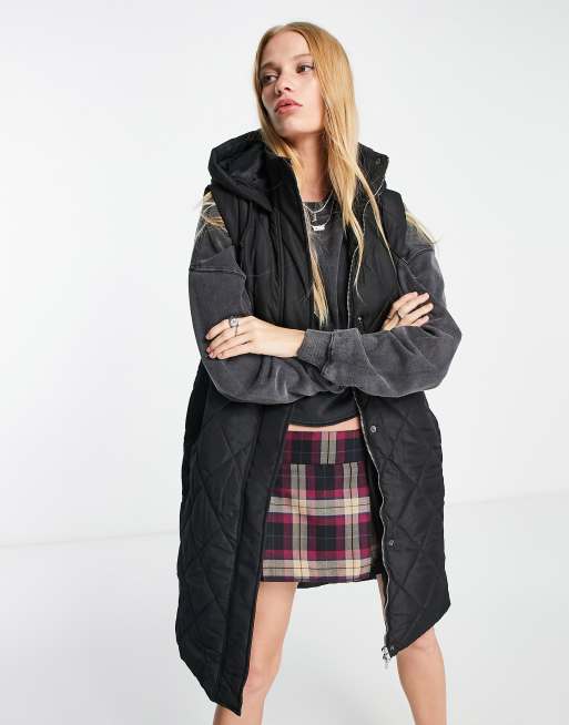 Violet Romance - Gilet trapuntato taglio lungo nero con cappuccio