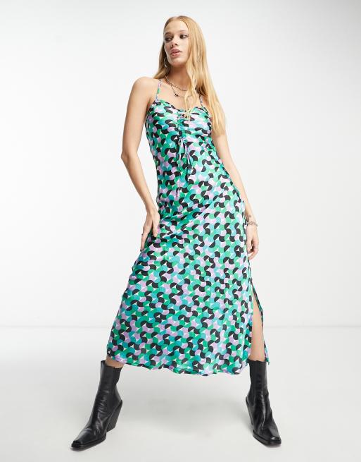 Violet Romance – Midikleid aus Satin mit Bindeband vorne, Wirbelprint und Raffung