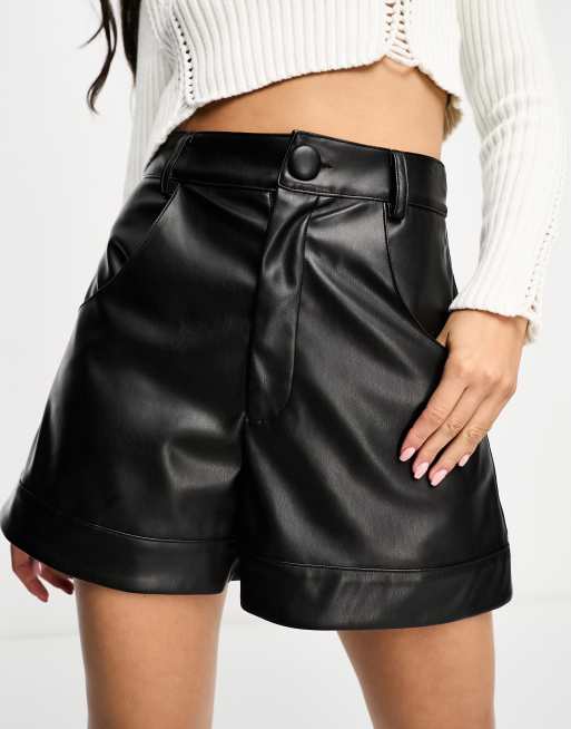 Violet Romance - Pantaloncini in pelle sintetica nera a vita alta