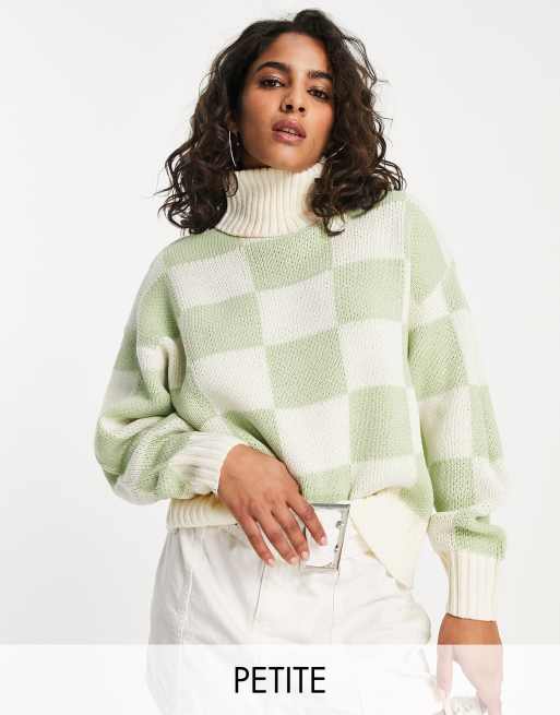 Violet Romance Petite – Karierter Rollkragenpullover in Salbeigrün