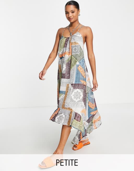 Violet Romance Petite - Robe trapèze mi-longue à dos croisé et imprimé fleurs façon patchwork