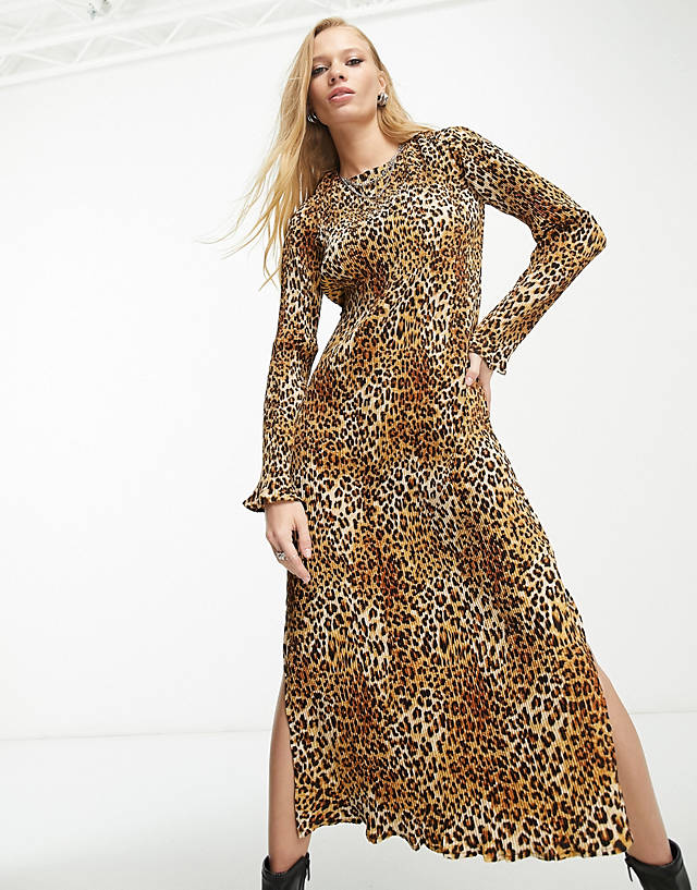 VIOLET ROMANCE - plisse midi dress in leopard print