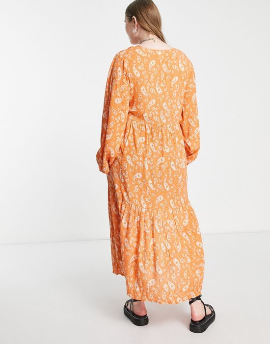 https://images.asos-media.com/products/violet-romance-plus-button-front-kimono-in-orange-paisley-print/202358381-2?$n_550w$&wid=550&fit=constrain