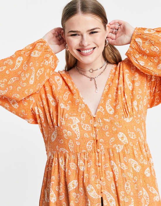 https://images.asos-media.com/products/violet-romance-plus-button-front-kimono-in-orange-paisley-print/202358381-3?$n_550w$&wid=550&fit=constrain