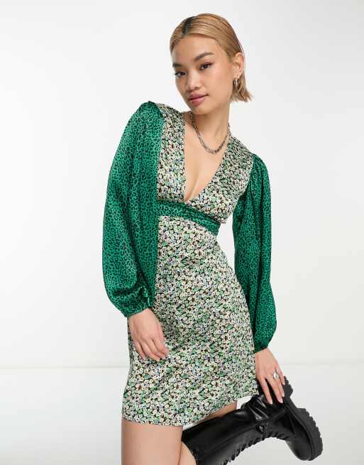 Violet Romance - Robe courte en satin à décolleté en V et imprimé mixte floral et animal