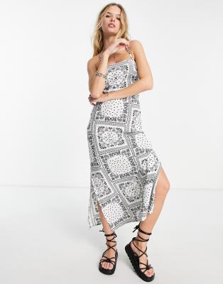 VIOLET ROMANCE Violet Romance strappy back midi dress in bandana print-Black