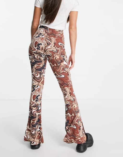 Violet Romance Tall – Hose aus Jersey mit weitem Bein und marmoriertem Muster, 3 von 4