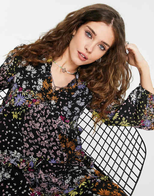 Violet Romance - Vestito grembiule corto a balze con stampa patchwork a fiori, 3 di 4
