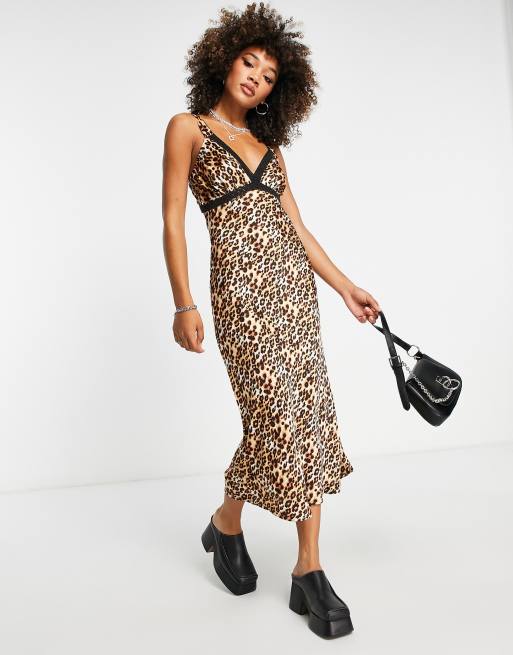 Violet Romance - Vestito midi in raso con dettagli in pizzo a contrasto e stampa leopardata, 4 di 4