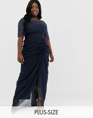 Virgos Lounge Plus – Marinblå utsmyckad maxiklänning med rynkad detalj på kjolen