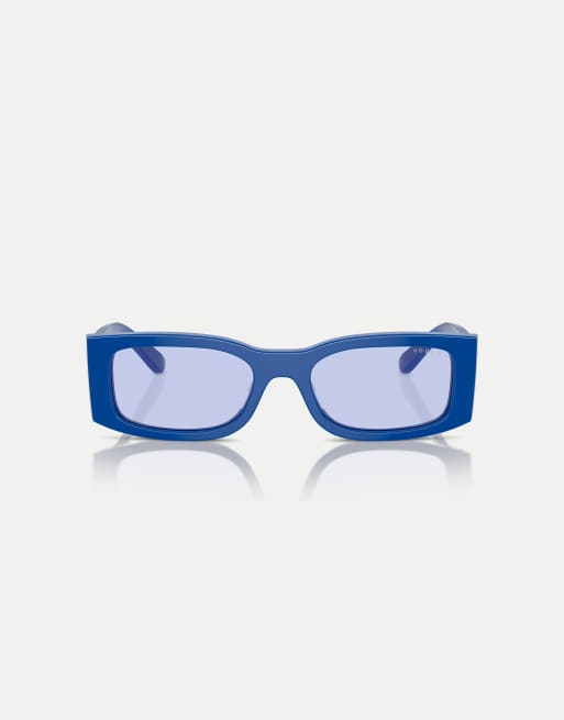 Vogue – Rechteckige Sonnenbrille in Vollblau mit lila Gläsern