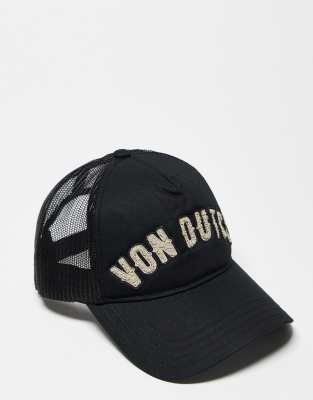Von Dutch - Trucker-Kappe in Schwarz mit Bouclé-Logo