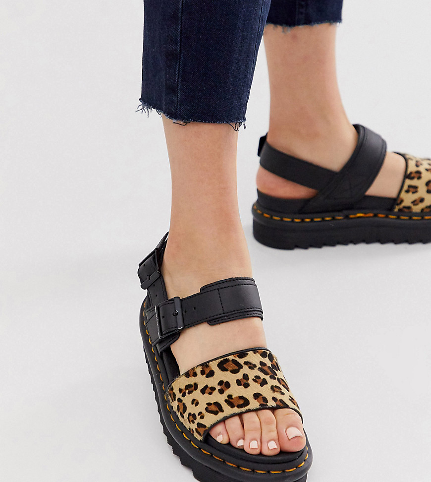 Voss-sandaler i leopard, eksklusivt fra Dr Martens og ASOS-Multifarvet