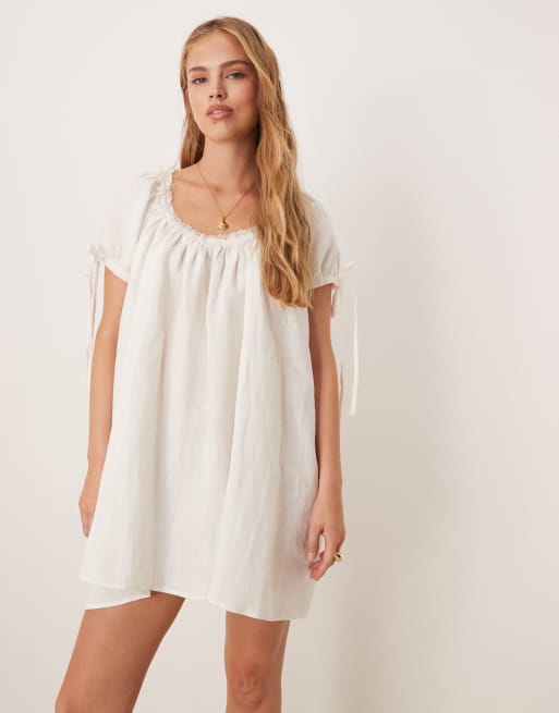 VRG GRL - Evelyn - Vestito grembiule corto color crema con scollo rotondo