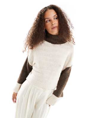 fresh face contrast sleeve sweater in multi-Brown