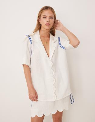 VRG GRL - Gigi - Leinen-Hemdbluse in Weiß mit Bogenkante, Kombiteil