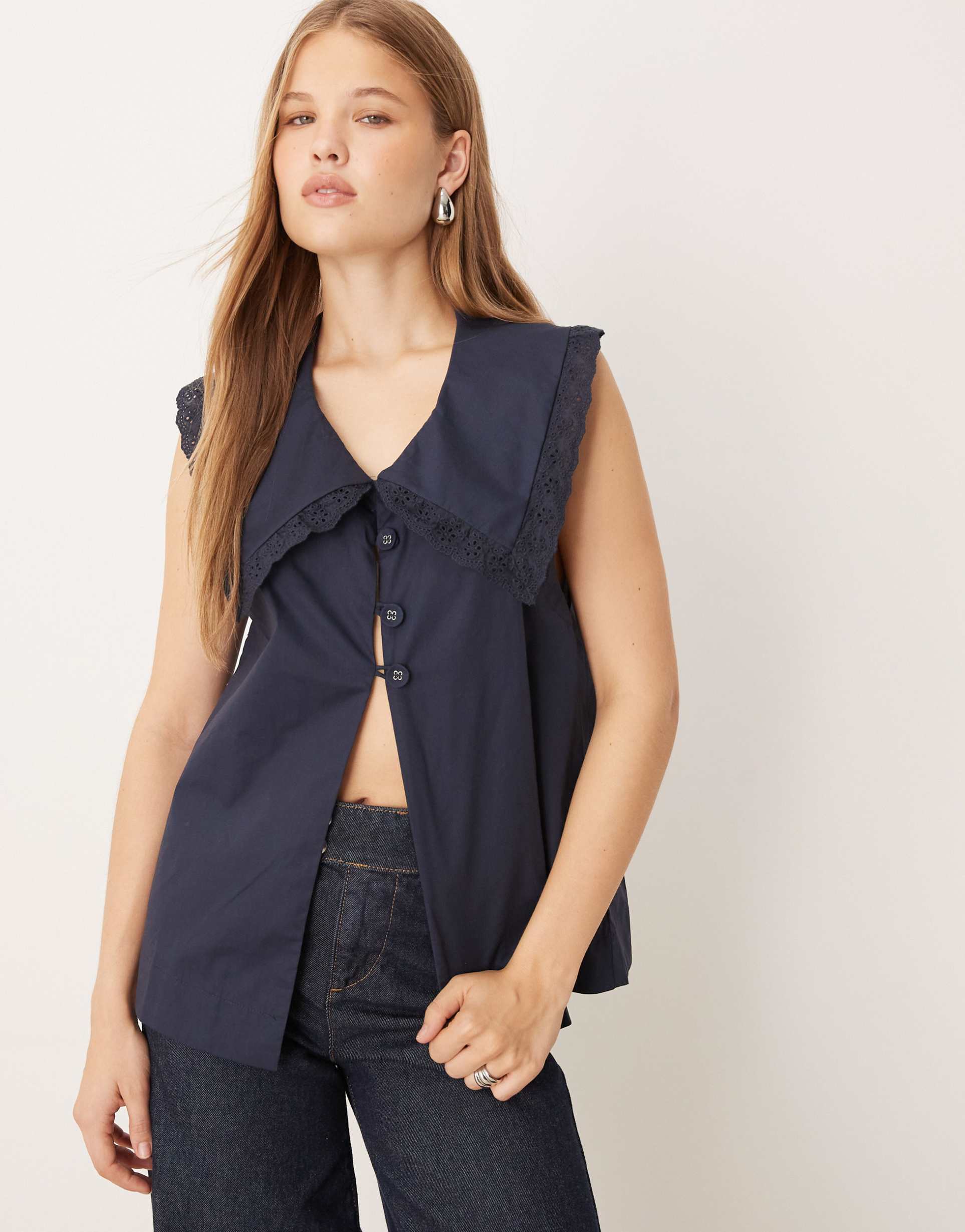 vrg grl mae collar detail short sleeve blouse in navy