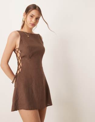 VRG GRL - Nova - Minikleid aus Leinen in Braun mit Seitenschnürung