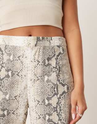 Vrg Grl Rue Snake Print Wide Leg Denim Pants In Neutral