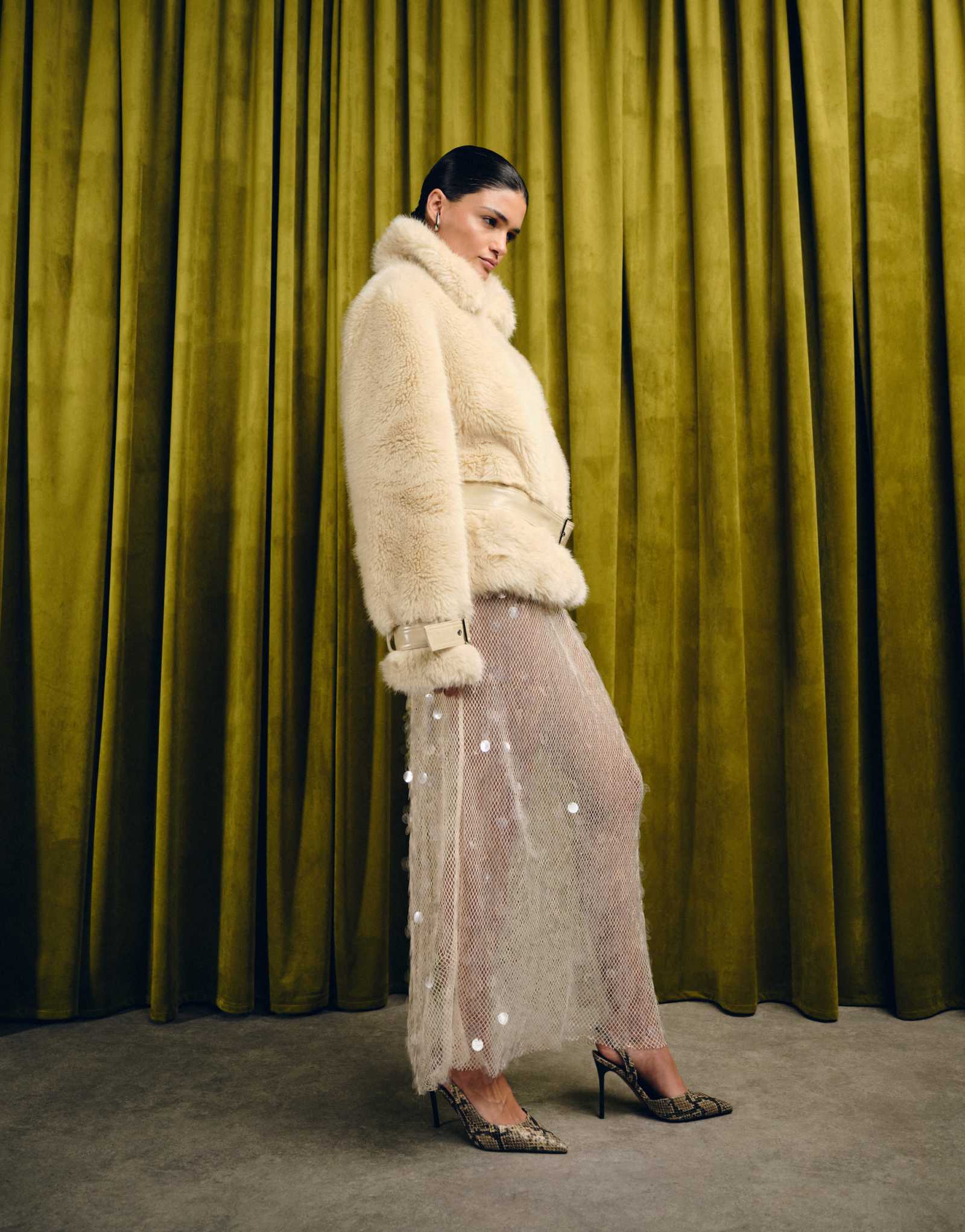 Бежевое платье мидакси из сетки с короткими рукавами и блестками VRG GRL бежевого цвета