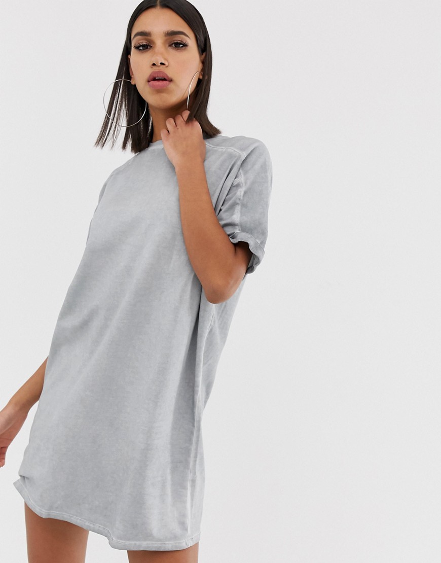 фото Выбеленное платье-футболка с отворотами на рукавах asos design-серый