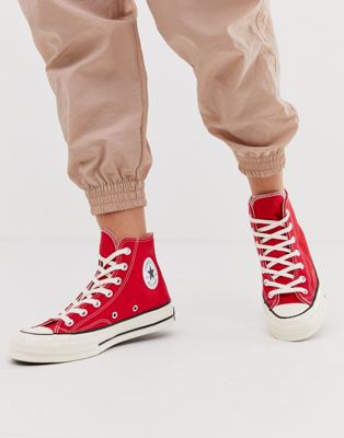 Красные высокие кроссовки