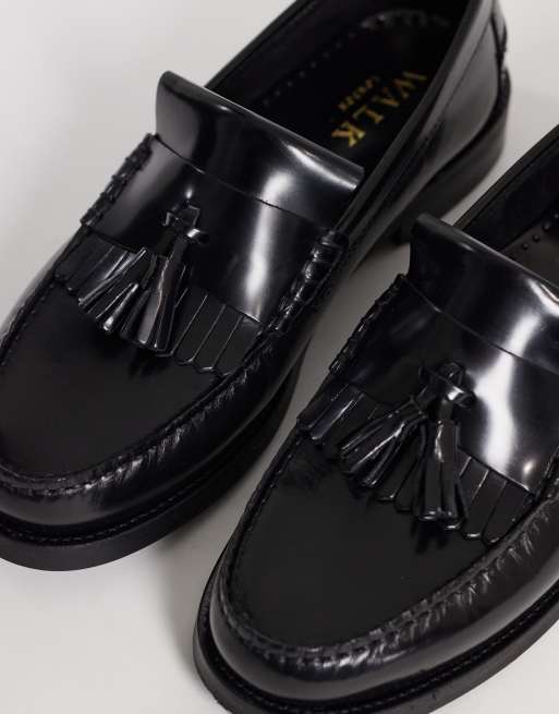Walk London Dalston fringed tassel loafers in black smooth leather, 3 of 4