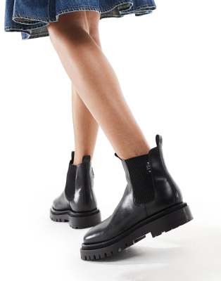 Walk London Dana low chelsea boot in black leather