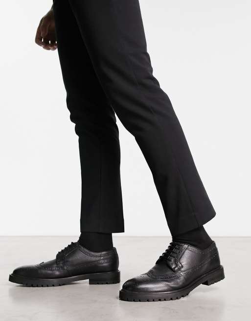 Walk London - James - Brogues met dikke zool van leer met kiezelstructuur in zwart 