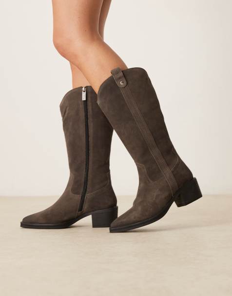 Walk London – Lydia – Schmale, spitze Wildleder-Stiefel in Braun mit hohem Schaft - view 1