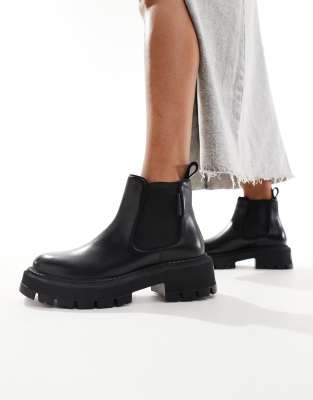 Poppy chelsea boots in black leather