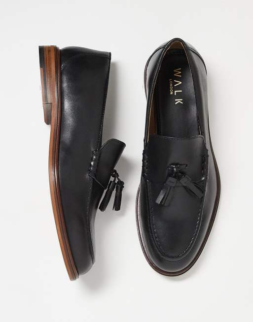 Walk London Putney tassel loafer in black leather natural sole, 2 of 5