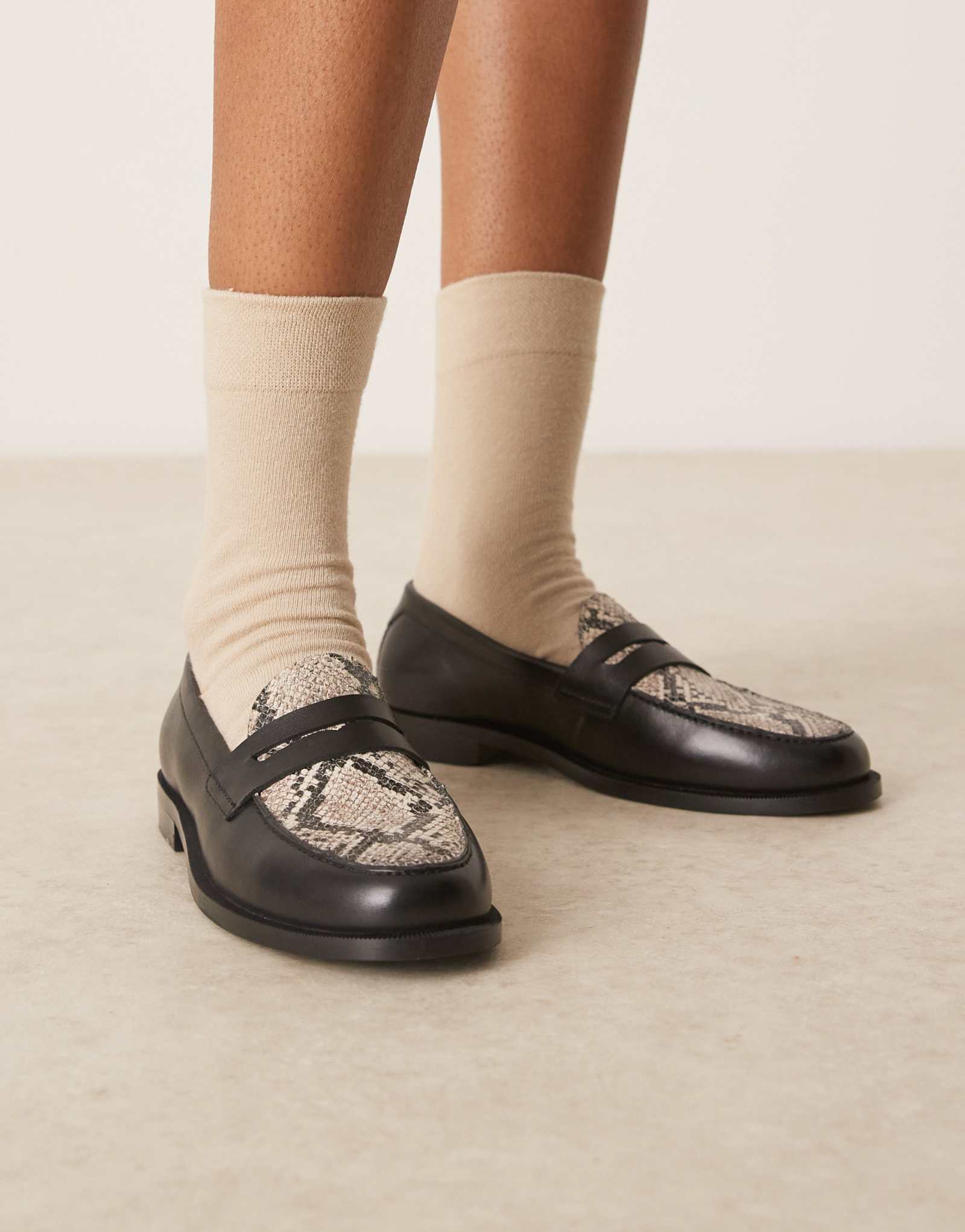 Мокасины Walk London Rhea Saddle со змеиным принтом