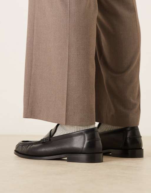 Walk London – Riva – Loafer aus schwarzem Leder mit gerafftem Detail, 3 von 4