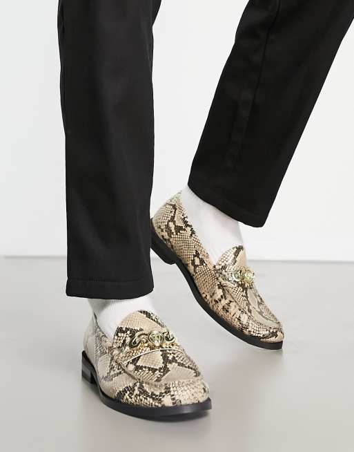 WALK LONDON – Riva – Loafer in Beige aus Leder mit Schlangenmuster und Kettenverzierung 