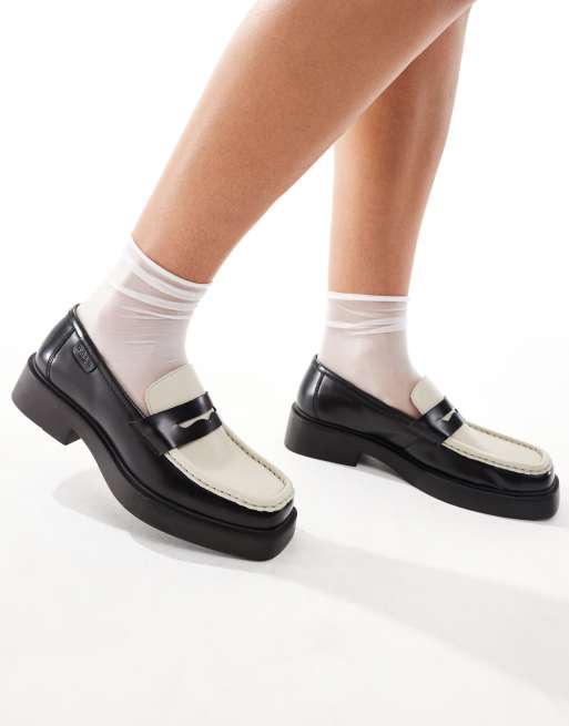 Walk London – Taylor – Svarta och naturvita saddle-loafers