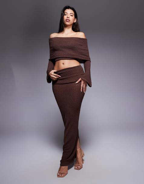 Wander Doll – Yasmin – Set aus Bouclé-Strick in dunklem Schokobraun mit Bardot-Oberteil mit breitem Umschlag und ausgestellten Ärmeln sowie Maxirock - view 1